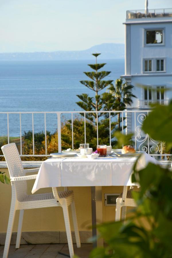 Hotel Crawford Sant'Agnello Buitenkant foto