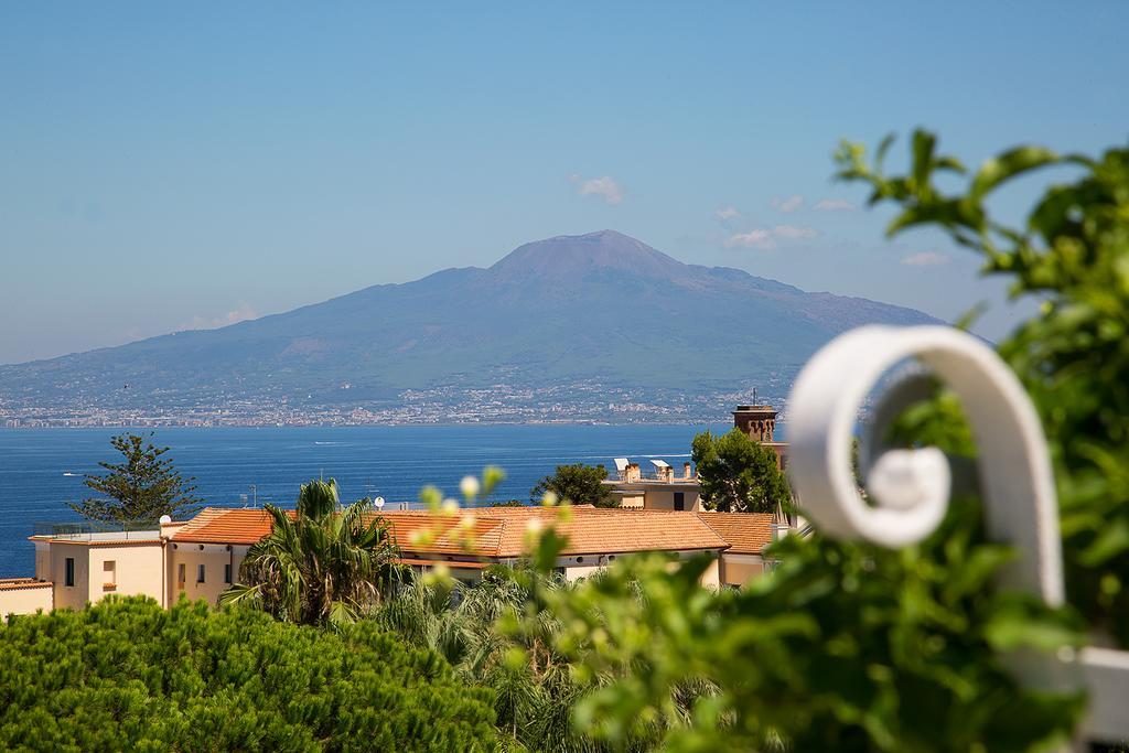 Hotel Crawford Sant'Agnello Buitenkant foto