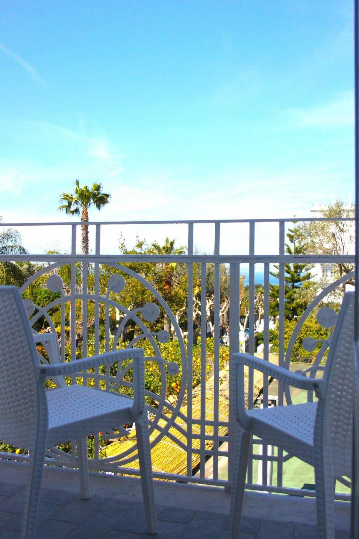 Hotel Crawford Sant'Agnello Buitenkant foto
