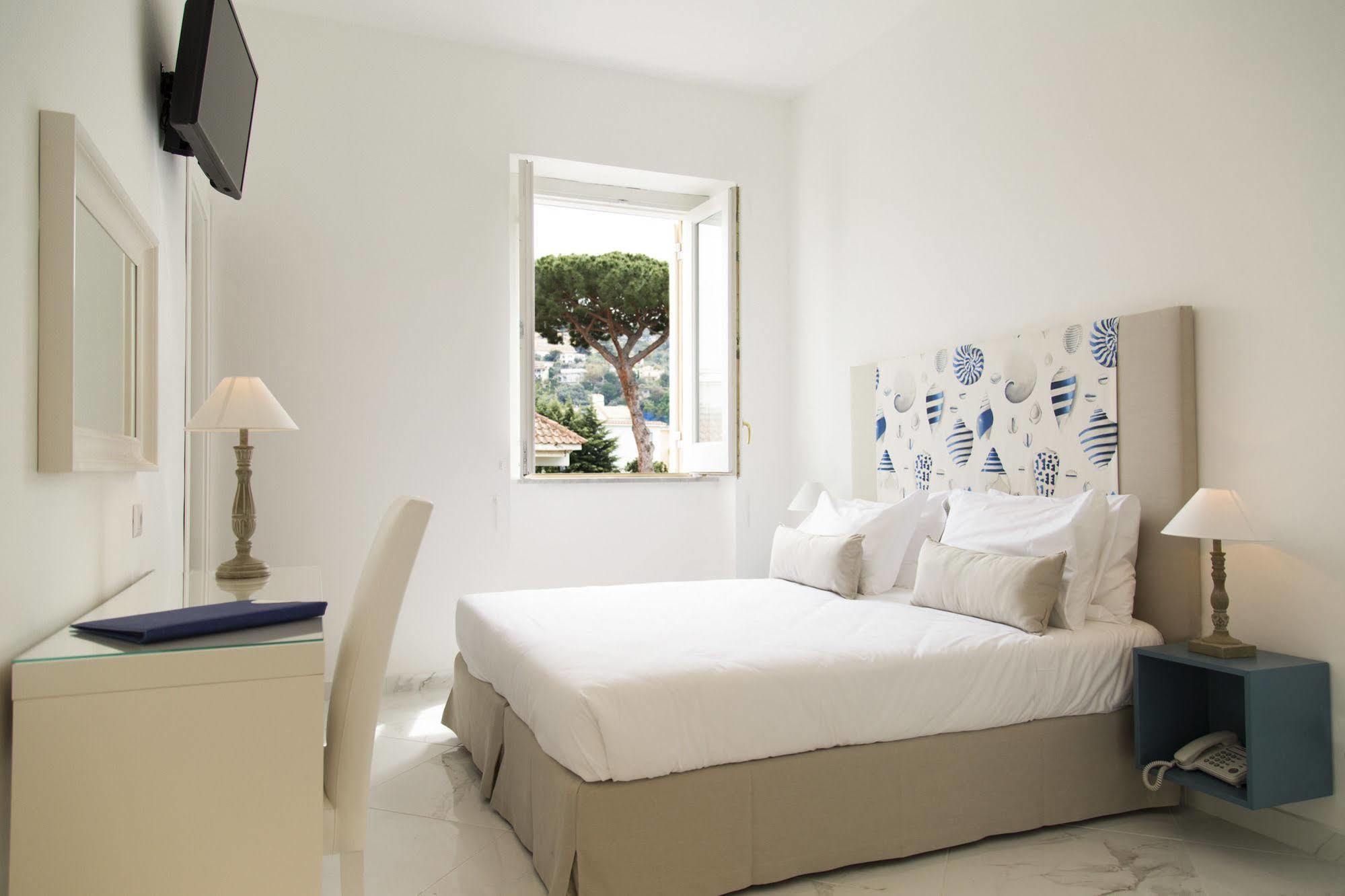 Hotel Crawford Sant'Agnello Buitenkant foto