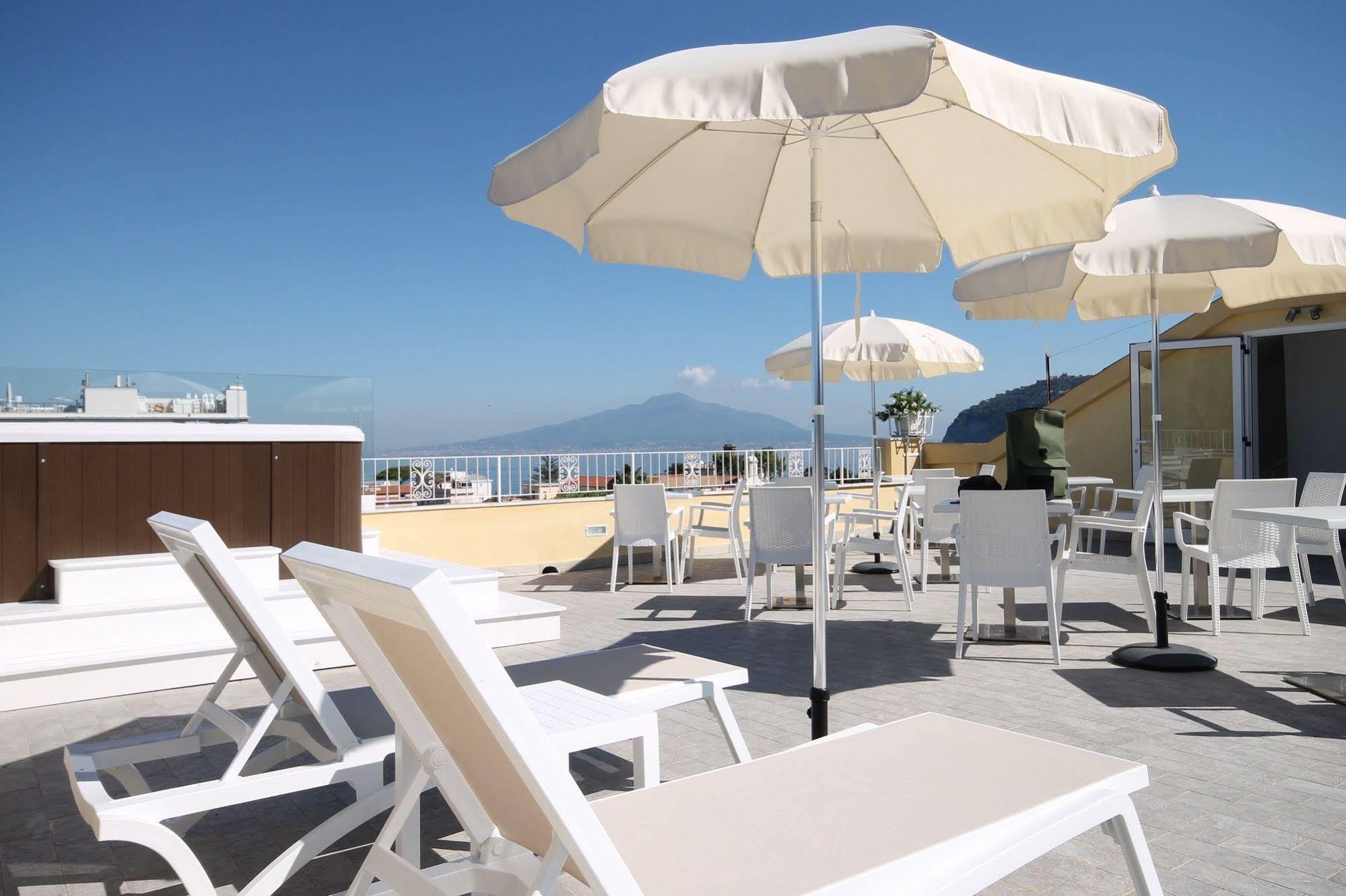 Hotel Crawford Sant'Agnello Buitenkant foto